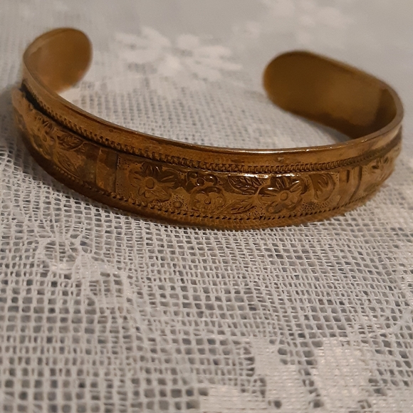 Bronze Vintage Floral Cufflinks  Bracelet, 2½" Wide /Unisex - Picture 6 of 12